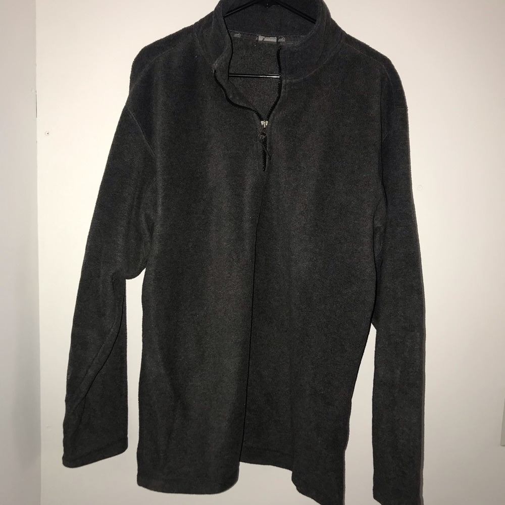 Men’s pullover • 3/$25 item